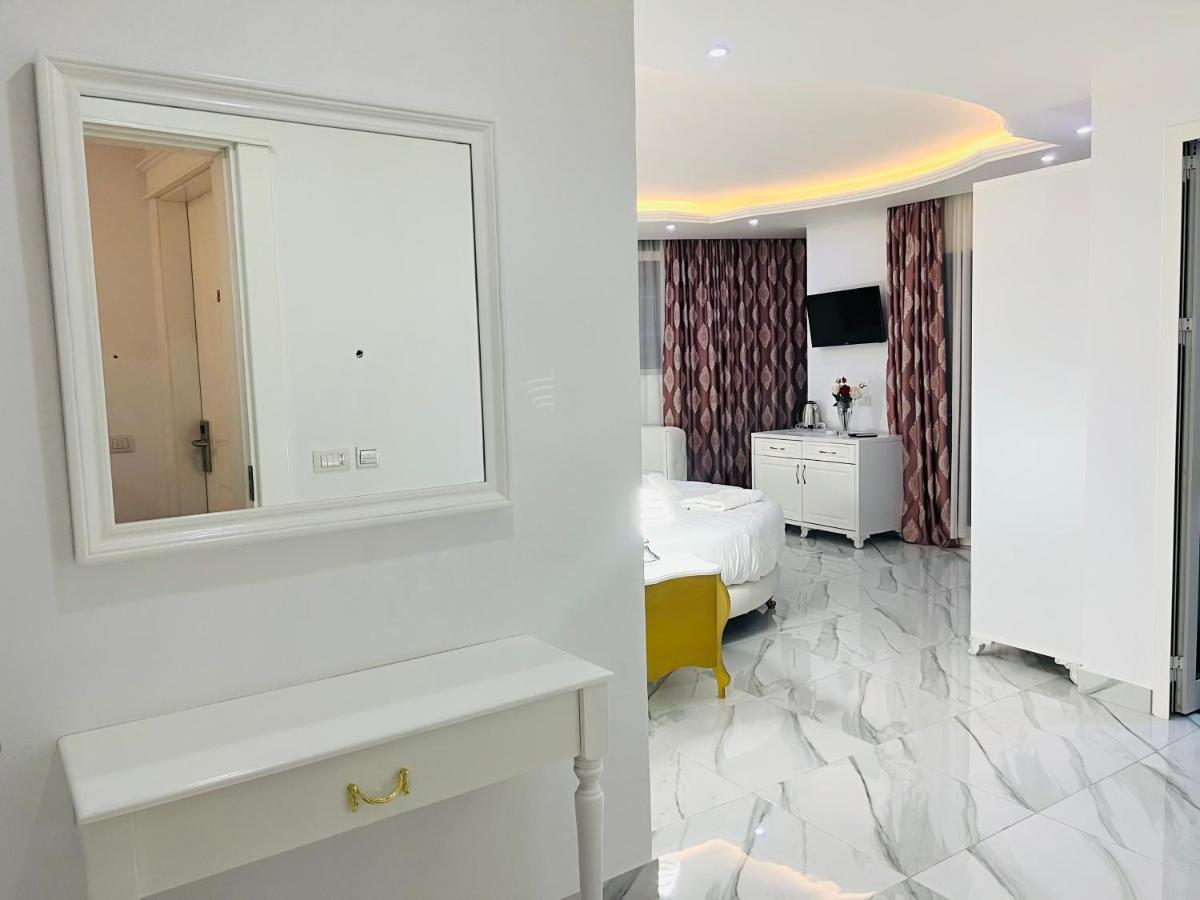 Ujvara Hotel Golem  Eksteriør billede