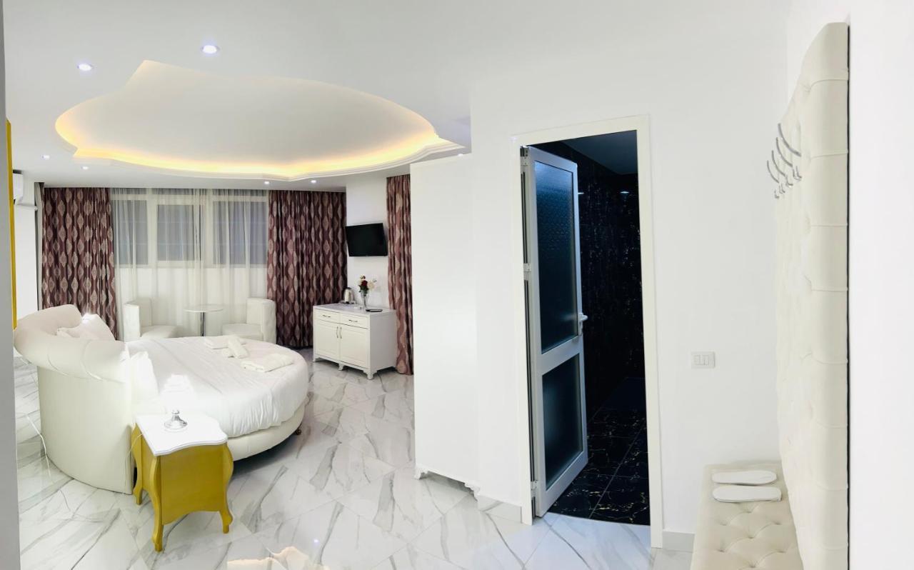 Ujvara Hotel Golem  Eksteriør billede