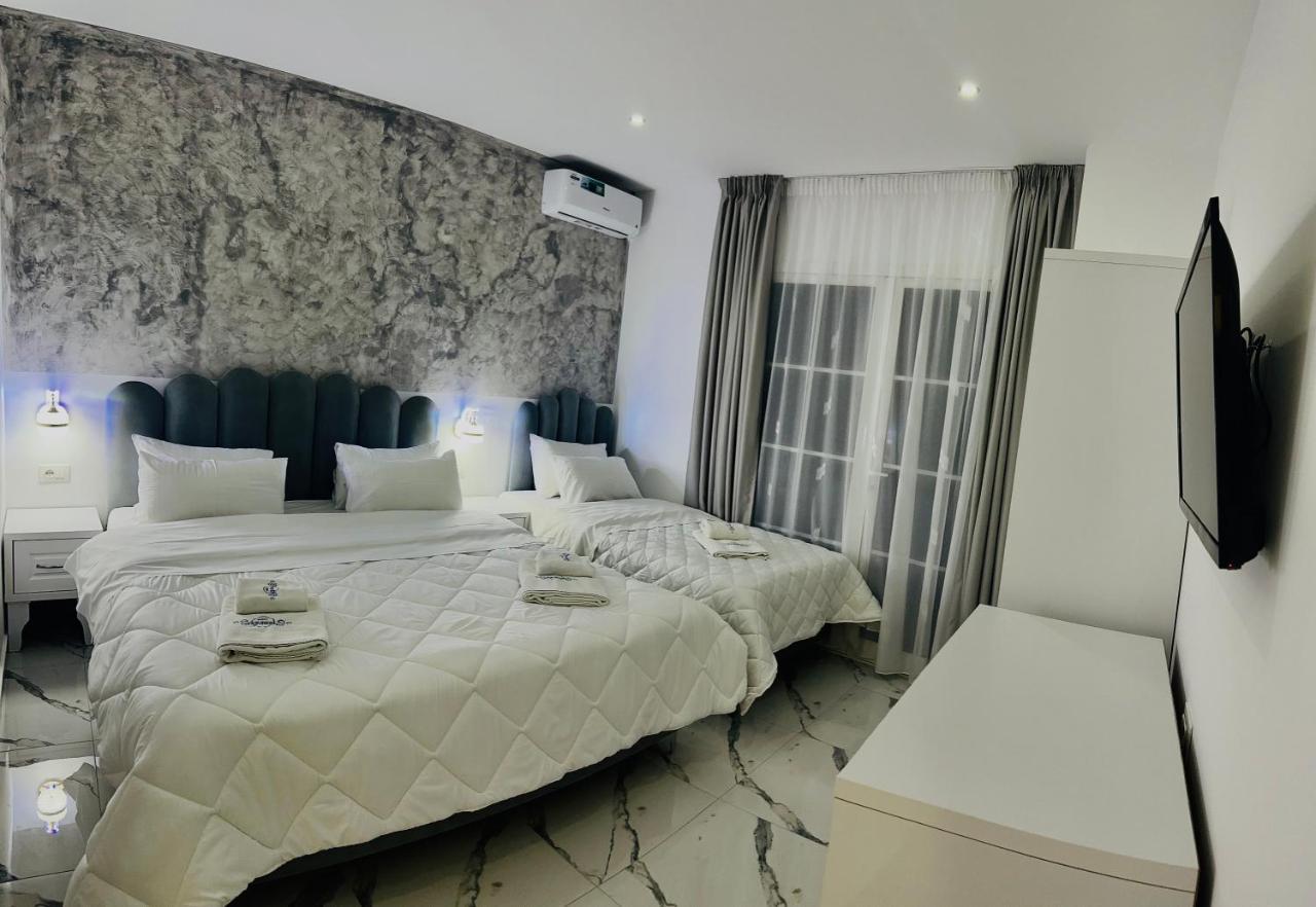 Ujvara Hotel Golem  Eksteriør billede