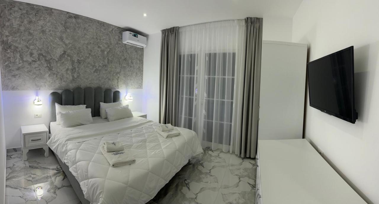 Ujvara Hotel Golem  Eksteriør billede