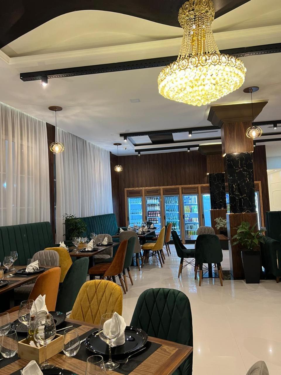 Ujvara Hotel Golem  Eksteriør billede